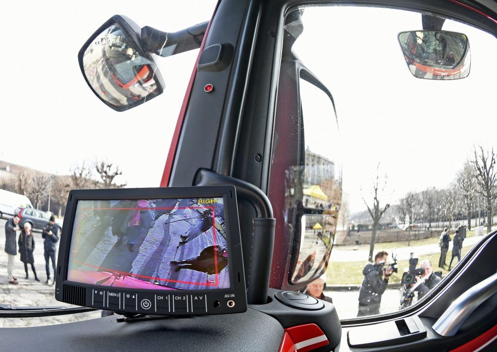 EU-Parlament:  Abbiegeassistent kommt ab 2021 für Lkw