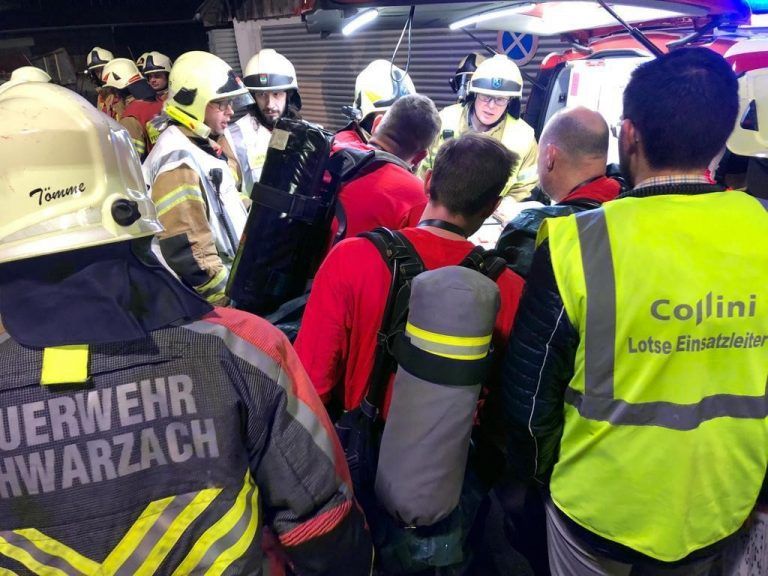 Die Feuerwehren waren mit Atemschutzgeräten im Einsatz.