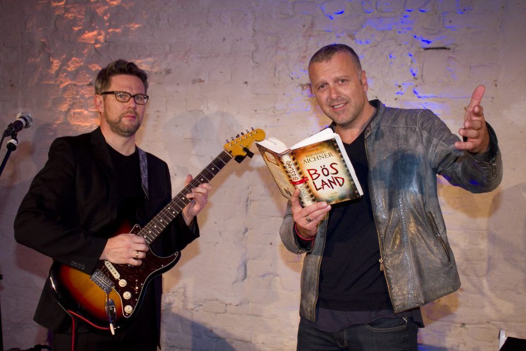 Eine Mordsgaudi bei Buchpräsentation mit Bestsellerautor Bernhard Aichner in Lauterach
