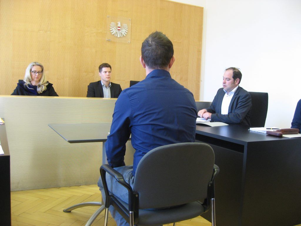 Junger Familienvater soll seinen Sohn mit einem Nudelholz attackiert haben
