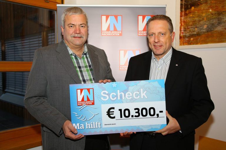10.300 EuroArbeiterkammer VorarlbergDietmar Brunner (l.) und Hubert Hämmerle
