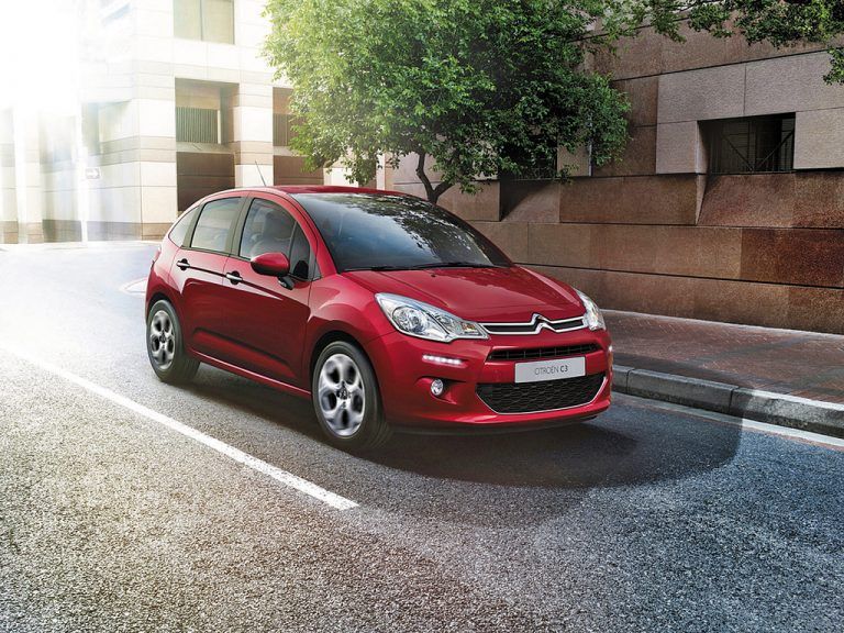 2002 als putzige Knutsch-Kugel gestartet, ist kürzlich der erneuerte Citroën C3 mit optionaler „Zenith-Windschutzscheibe“ neu auf den Markt gefahren.