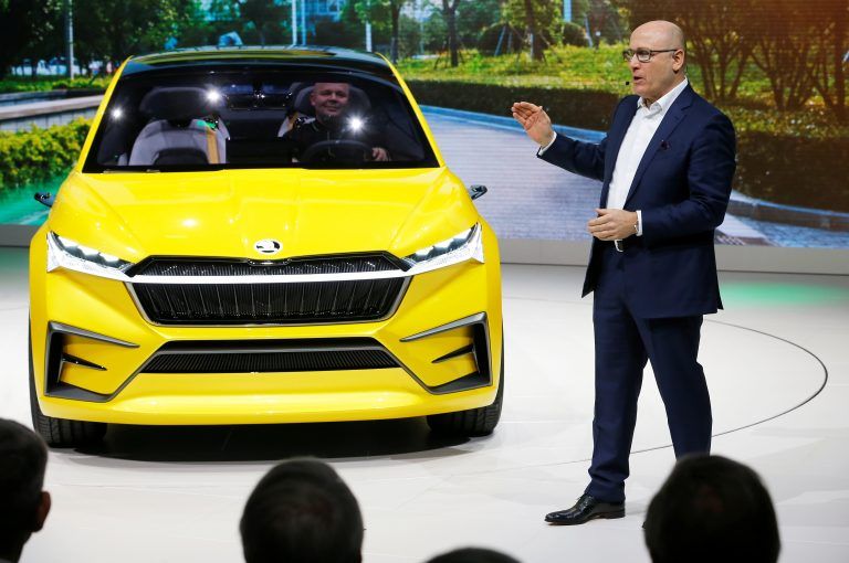 Skoda-Chef Bernhard Maier zeigte eine elektrische Zukunftsstudie.