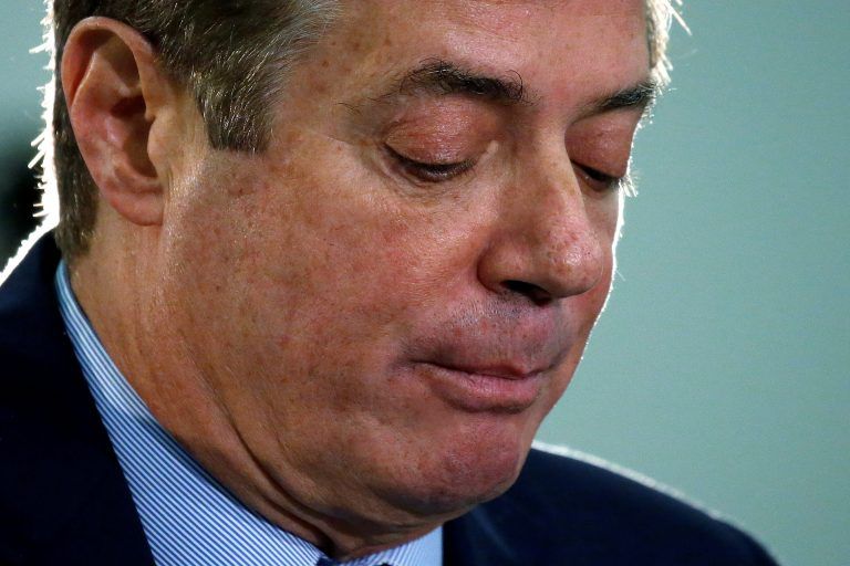 Paul Manafort, Ex-Wahlkampfmanager von Trump, fasste gerade wegen Steuer- und Bankenbetrugs eine knapp vierjährige Haftstrafe aus. Dabei ging es aber nicht direkt um die Russland-Affäre. In einem weiteren Verfahren soll in der kommenden Woche ein Urteil gefällt werden. Reuters