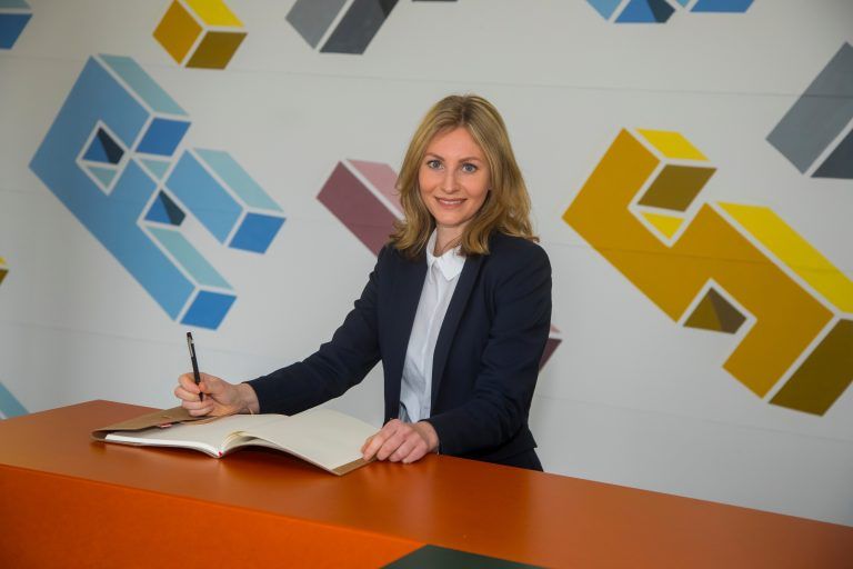 Selina Gössl: Die digitale Welt erfordert die Entwicklung von Lösungen in interdisziplinären Teams. Dafür reicht Expertise allein nicht mehr aus und die Fähigkeit zum Querdenken wird immer wichtiger.<span class="copyright"> vn/Paulitsch</span>