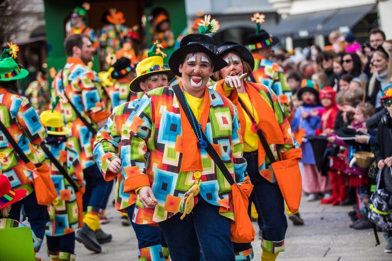 Diese Clowns strahlten mit der Sonne um die Wette. Sie hatten allen Grund, bei bester Stimmung zu sein. VN/Steurer