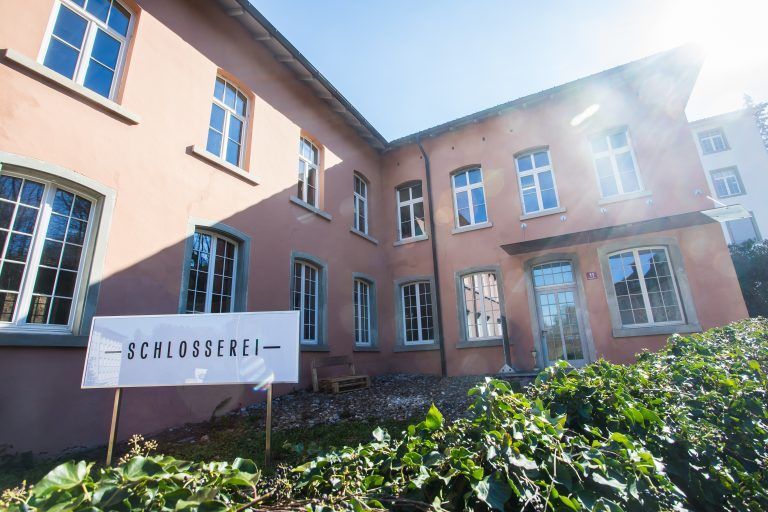 Das markante Gebäude im Steinebach-Areal beherbergt nun die "Schlosserei". VN/Steurer