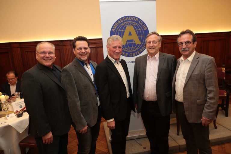Schriftführer Charly Lang, Vizepräsident Christian Dressl, Erich Schwärzler, Wilfried Blum sowie Schatzmeister und Moderator Walter Eberle. Arno Meusburger