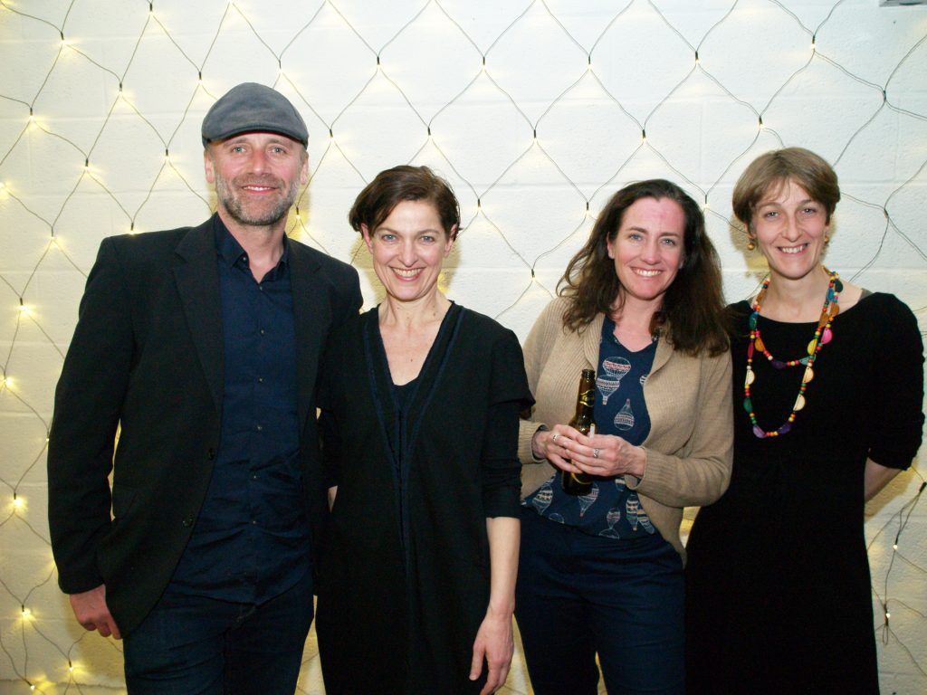 Emotionale Bilder bei Tanztheaterpremiere im Alten Hallenbad in Feldkirch