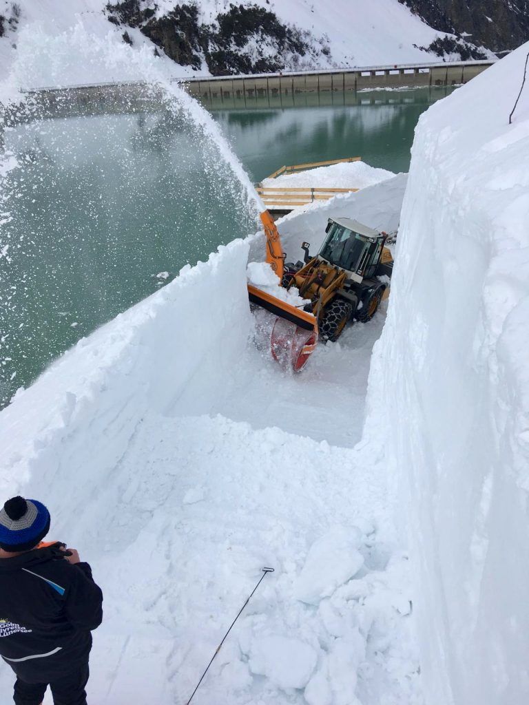 Drei Tage lang waren die Arbeiter mit den Schneeräumarbeiten beschäftigt.