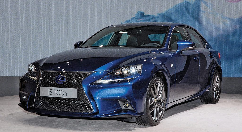 Hybrid jetzt in allen  Baureihen von Lexus