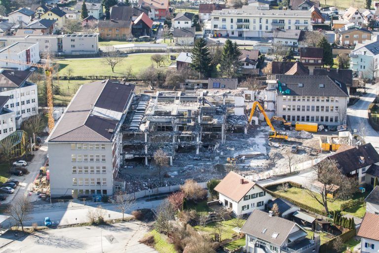 abriss vwp vorarlberger wirtschaftspark, götzis, blick über götzis
