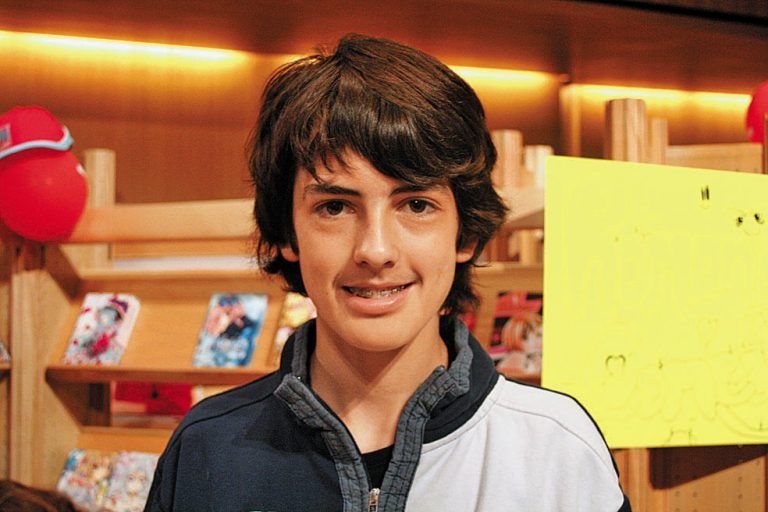 Adrian Glaessgen, 16 Jahre, VMS Feldkirch-Levis. Ich komm grad von einer Lesung der Frau Gabathuler. Das Buch hat „Matchboxboy“ geheißen. Ich selber lese nicht grad so viel, am ehesten noch Fantasybücher, Percy Jackson zum Beispiel.