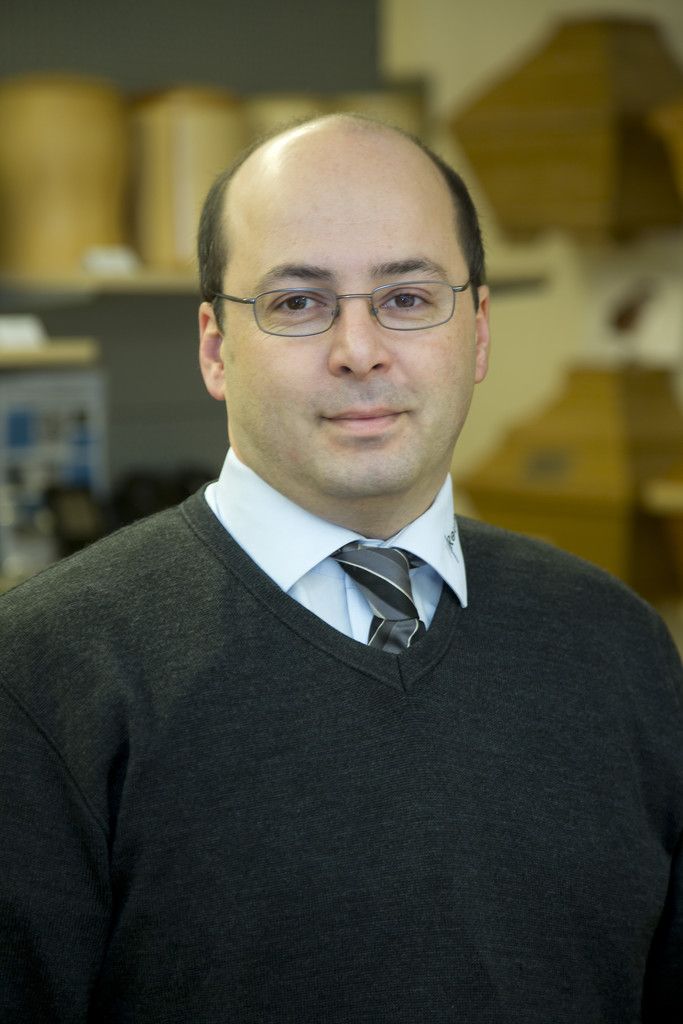 Alexander RapaicBestatterMeinen Beruf würde ich eher als Berufung bezeichnen. Es ist schön, wenn man den Hinterbliebenen in schweren Zeiten behilflich sein kann.