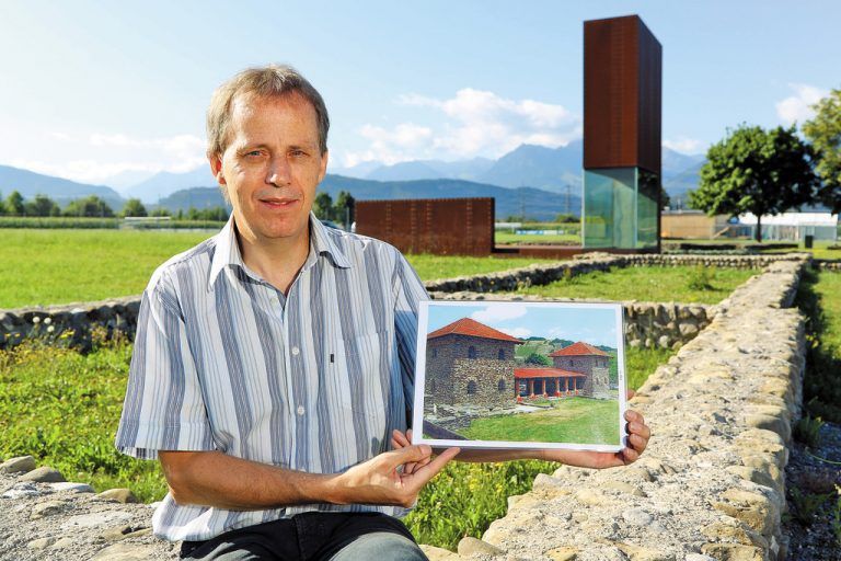 Als Gemeindearchivar hat Schnetzer die neuesten Ausgrabungen mitbetreut und -organisiert. VN/Hofmeister