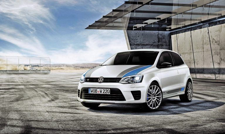 Als kleiner Bruder des VW Golf gibt sich der Polo gewöhnlich eher zurückhaltend in Auftritt und Leistung. In der R-WRC-Version aber trumpft er auf.