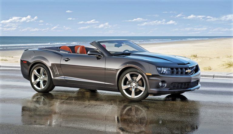 Als Muscle Car ist der Chevrolet Camaro schon längst in die Geschichte eingegangen, im aktuellen Cabrio setzt sich diese US-Tradition fort.