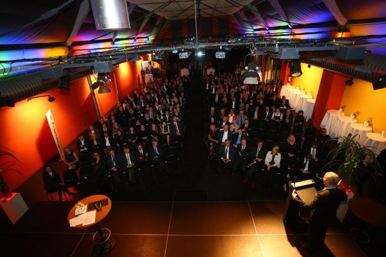 Treffpunkt für erfolgreiche Kleinbetriebe ist die KMU-Preisverleihung, die in der Otten Gravour in Hohenems stattfindet. Foto: VN/Hartinger