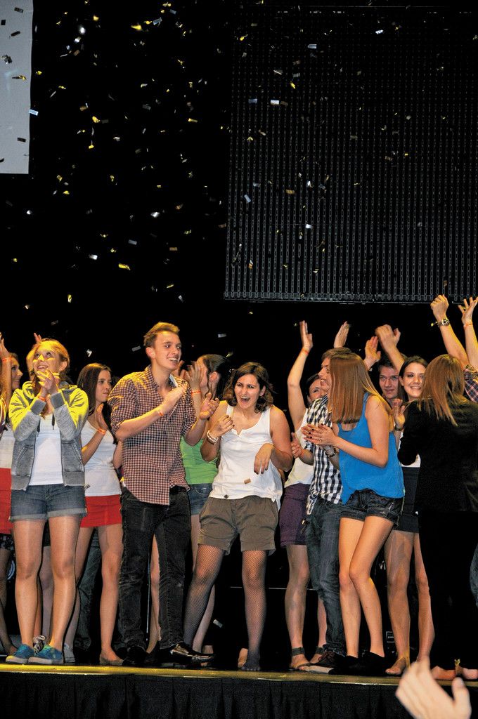 Am Ende regnete es Applaus und Glitter. Fotos: van Dellen