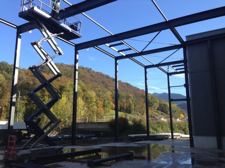 Am Standort in Klaus entsteht ein 400 Quadratmeter großer Produktionszubau. Foto: giko