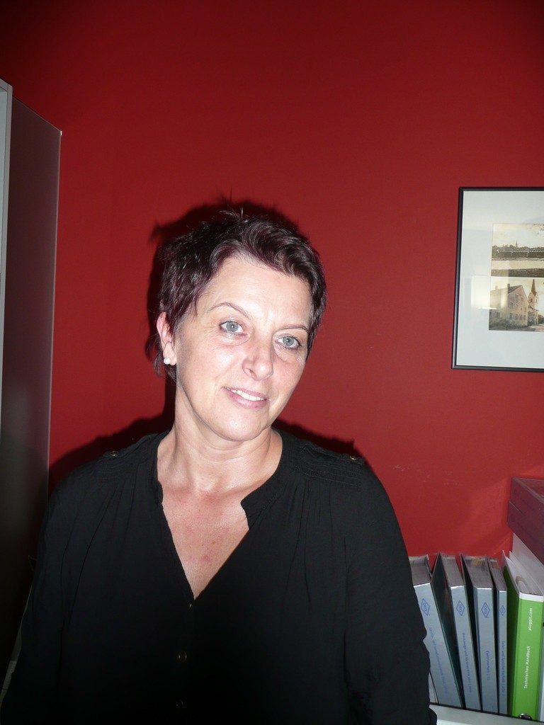 Andrea König,BüroIch war schon hier, als der Chef unser Kollege war. Das passt alles prima, ich kann halbtägig arbeiten, und die Tätigkeit ist vielseitig.