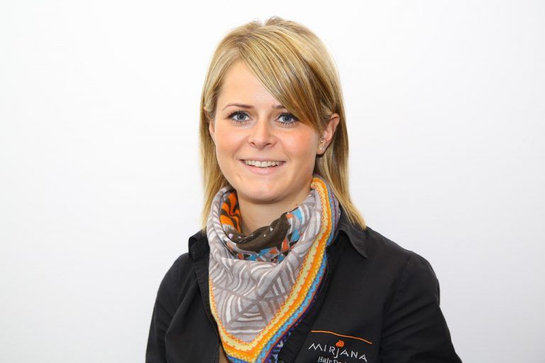 Andrea Stadelmann,FriseurinIch bin seit vier Jahren im Team dabei, weil wir einen ausgezeichneten Zusammenhalt haben. Dieses tolle Klima spüren auch die Kunden.