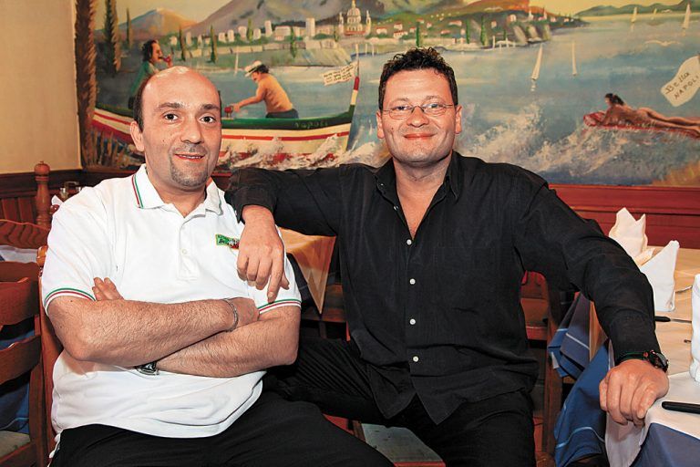 Andrea und Orazio (v. l.): Die beiden Cousins stehen auf Silvio Berlusconi. Foto: vn/hofmeister
