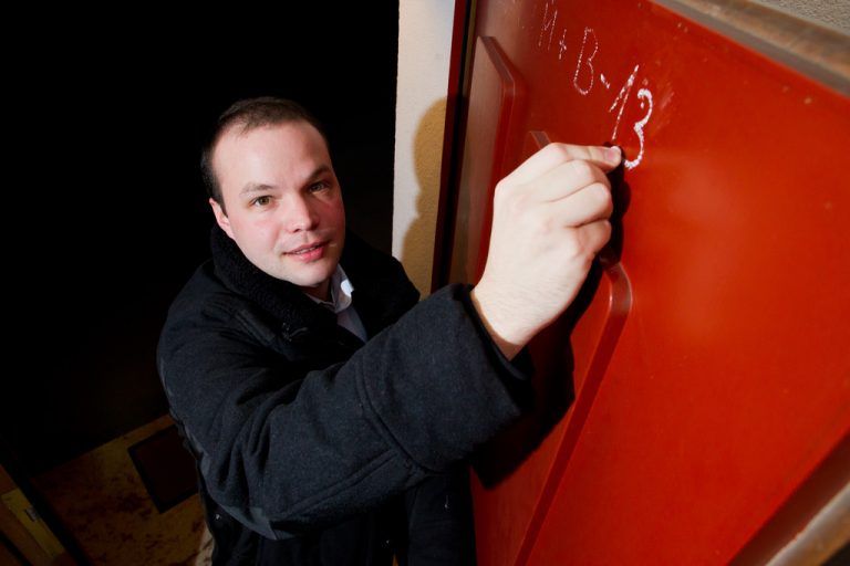 Andreas Fussenegger begleitet eine Sternsingergruppe in Dornbirn-Hatlerdorf. Foto: VN/Steurer