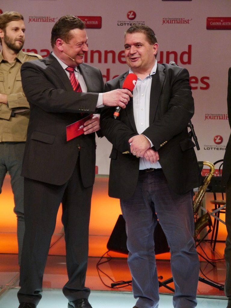 Andreas Scalet (r.) steht dem APA-Chefredakteur Rede und Antwort.