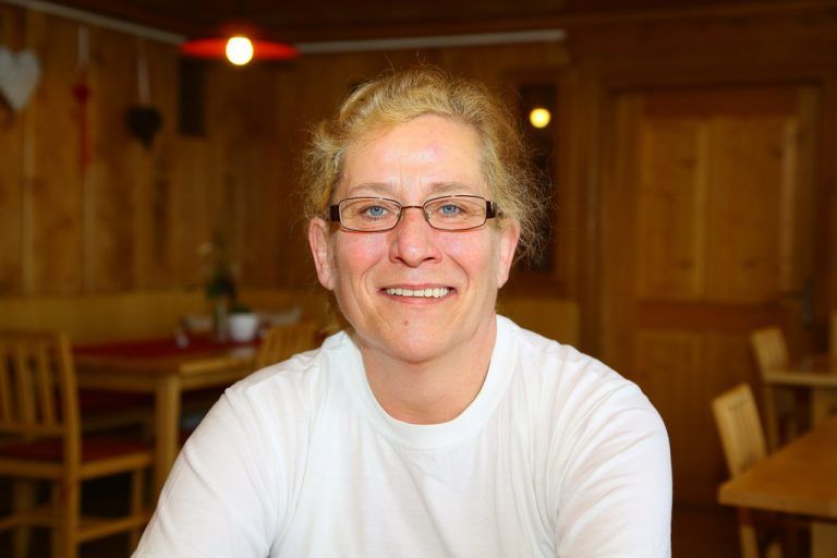 Angelika HornyakKüche.Es macht sehr viel Spaß, hier zu arbeiten. Wir verarbeiten frische Produkte aus der Region, das gefällt mir beruflich sehr gut.