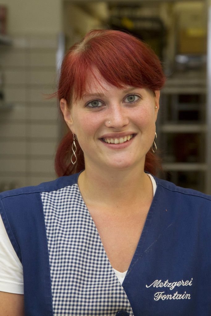 Angelika Schneider,FleischfachverkäuferinMir macht es Spaß, mit Fleisch umzugehen und die Kunden gut zu beraten. Unser Angebot ist in allen Bereichen sehr gut.