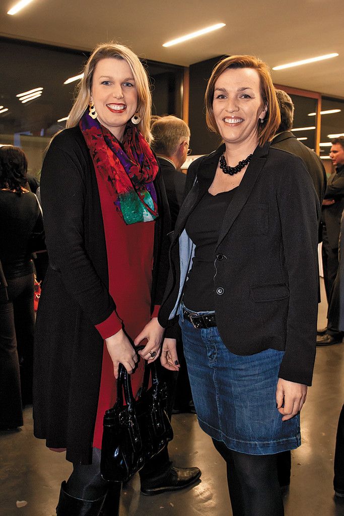 Annette und Karoline Mätzler bei der Präsentation in der FHV.