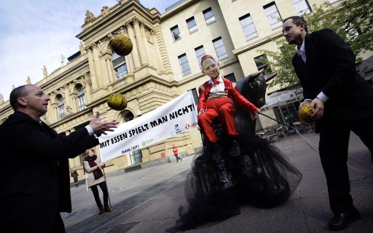 Attac- und Oxfam-Aktivisten demonstrieren gegen die Spekulationen mit Nahrungsmitteln. Foto: Reuters