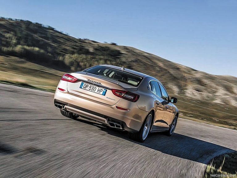 Attraktive Rückansicht des Quattroporte.
