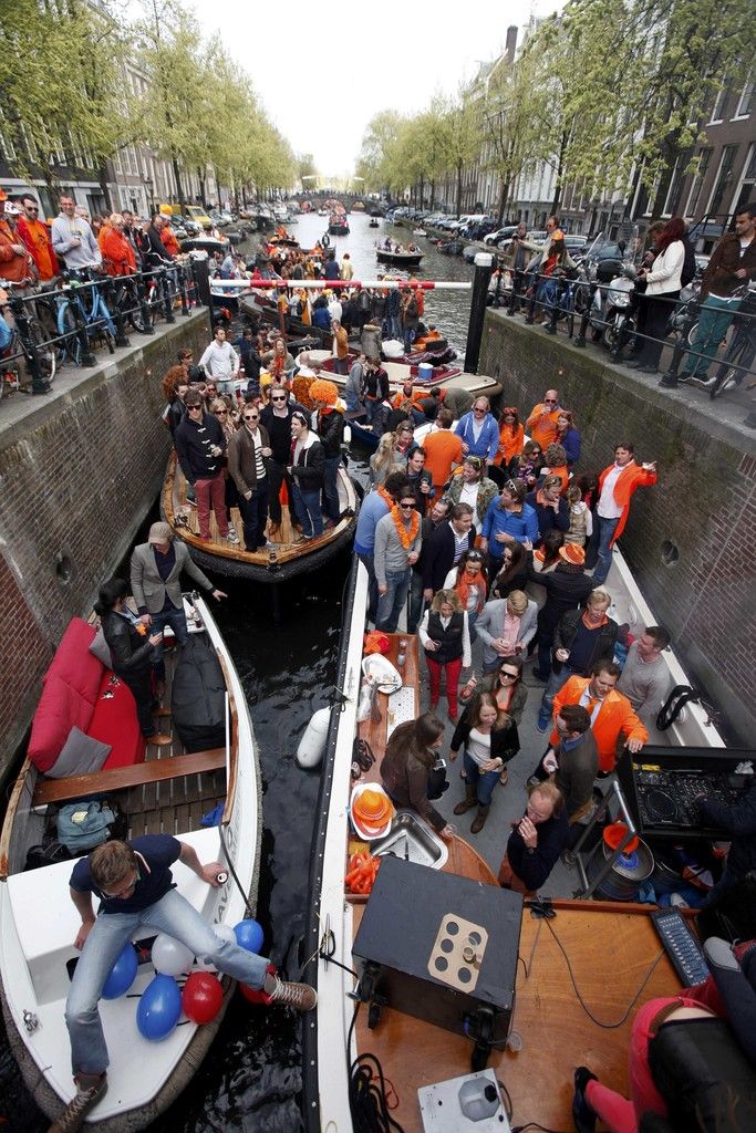 Auch auf den Grachten Amsterdams wurde gefeiert.