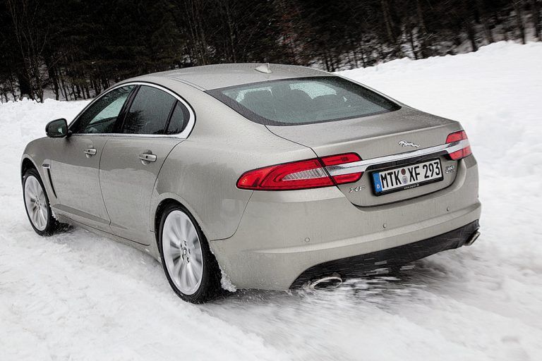Auch den kleineren XF gibt es jetzt mit AWD.