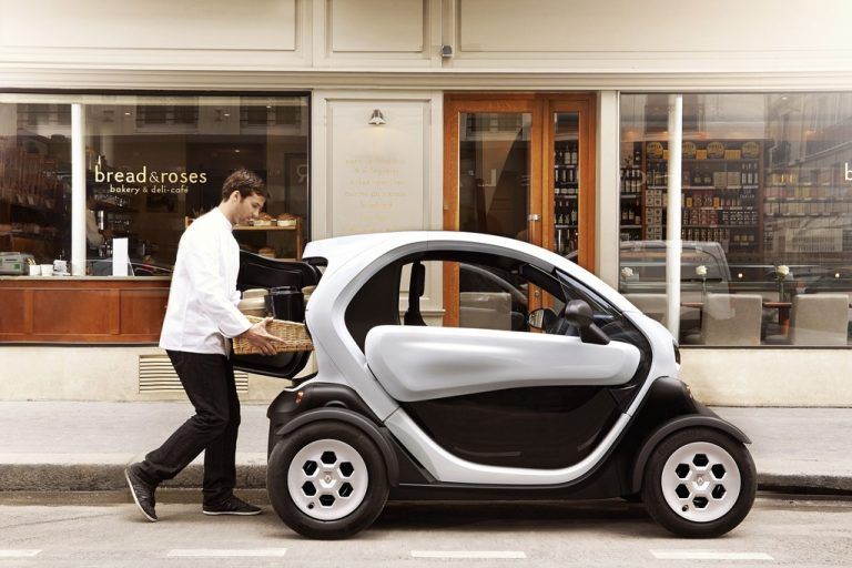 Auf Wunsch gibt es den Twizy auch mit Kofferraum. Foto: werk