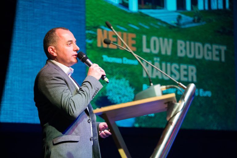 Autor Thomas Drexel fesselte mit „Best Practice“-Beispielen die Besucher des com:bau-Forums. Fotos: Steurer