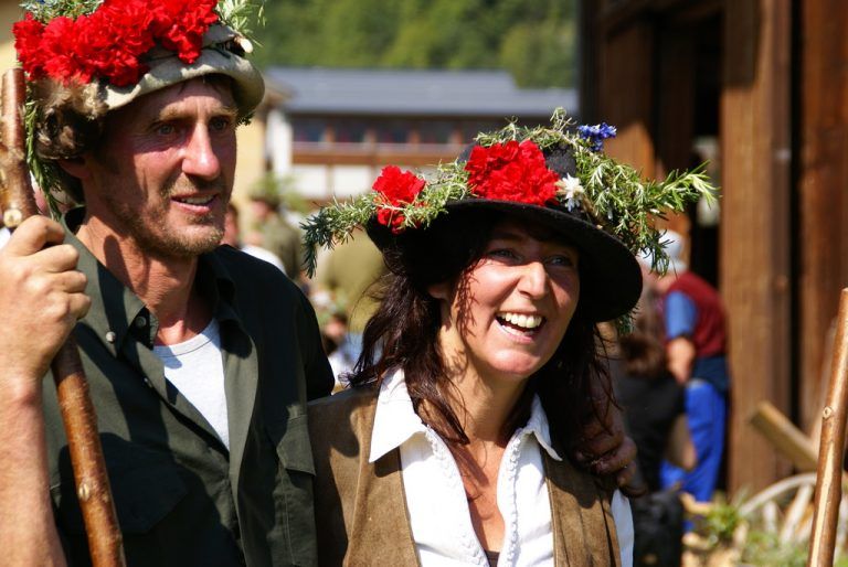 Barbara Albrecht mit ihrem Mann Jakob. Die Alpe ist seit 17 Jahren fixes Programm für die ganze Familie. Foto: Privat