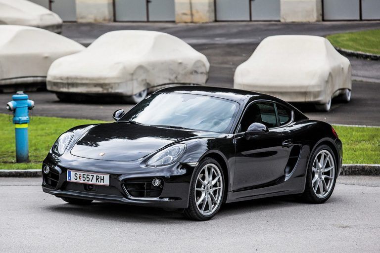 Bei der Ästhetik des neuen Cayman dürften Bechtolds Beton-Porsches vor Neid erblassen. Fotos: vn/steurer