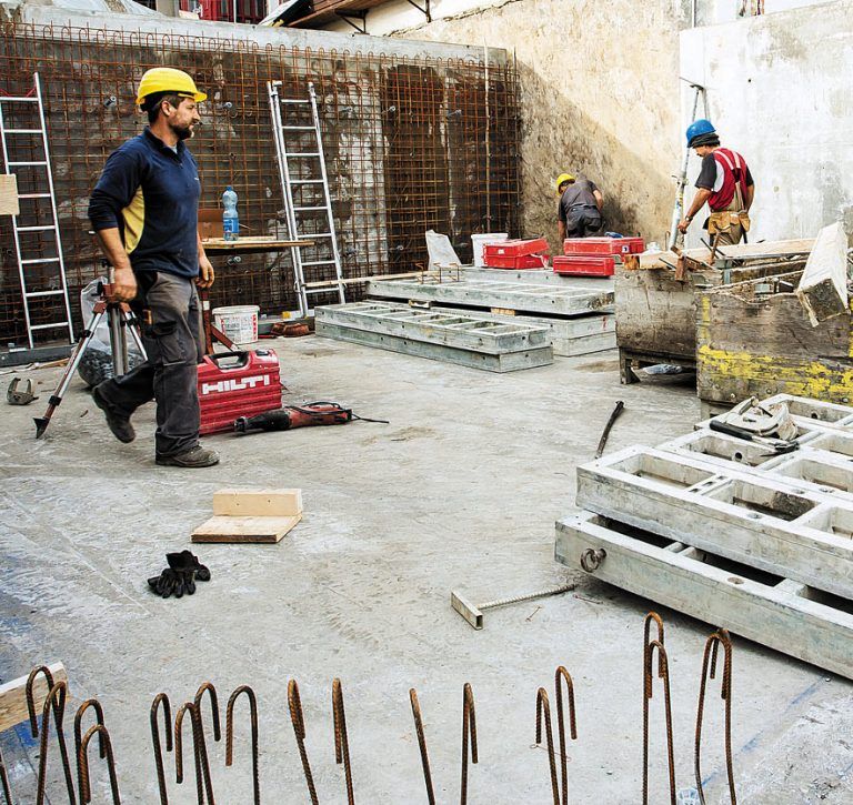 Bei der Optimierung der Baukosten geht es nun um weniger statt mehr. Vor allem die Bürokratie soll abgespeckt werden. Foto: VN/Steurer