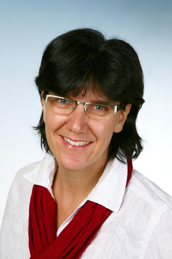 Bianka Hellbert,ProjektbetreuerinAufgrund der vielen negativen Nachrichten in Sachen Bildung wird oft leicht übersehen, dass an den Schulen selbst viele tolle Projekte und Entwicklungen stattfinden. Das Sprachencafé und die Juniorfirma sind nur zwei Beispiele, wie wir an der HAK-/HAS Lustenau versuchen, neue Wege im Unterricht zu gehen.