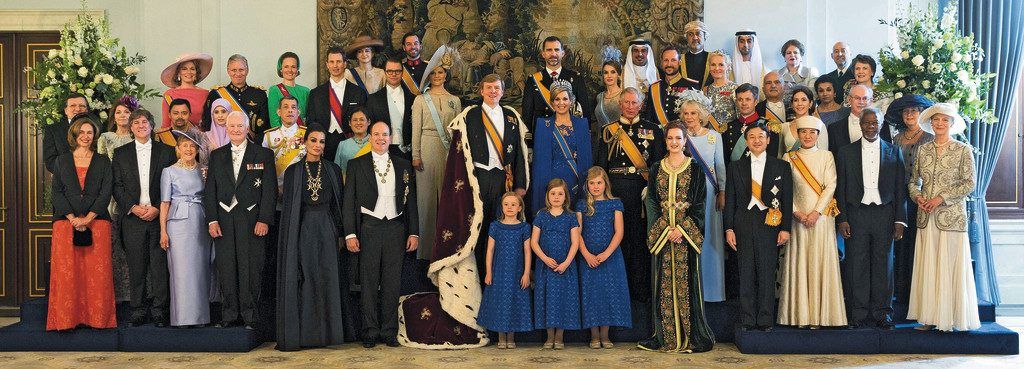 Thronwechsel: Ein historischer Tag in Orange und Blau