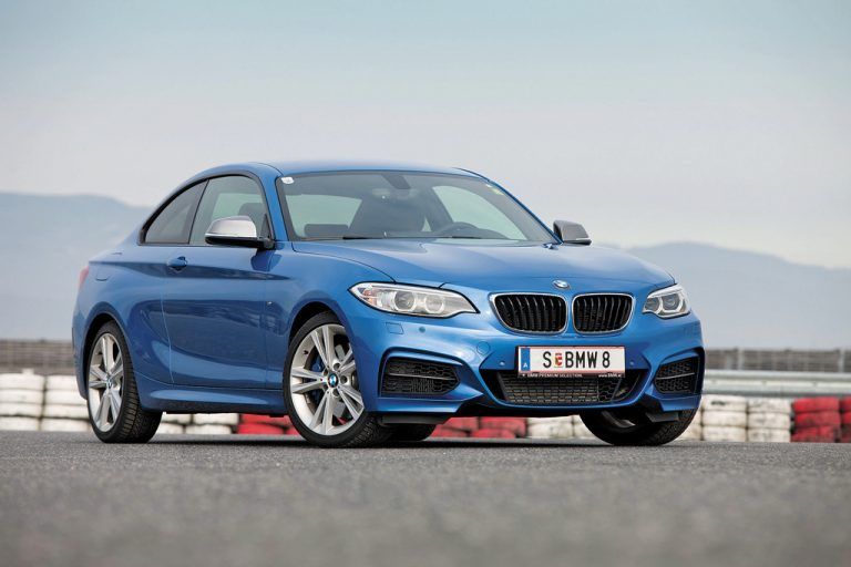 BMW 2er Coupé: Hebt sich optisch sowie fahrdynamisch deutlich vom 1er ab und bietet Platz für vier Personen. Fotos: werk