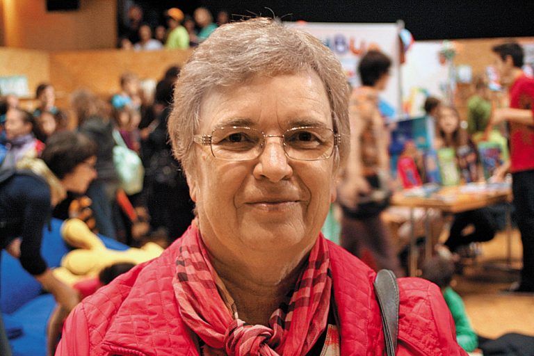 Brigitte Blümel, 62 Jahre, Waidhofen a. d. Thaya. Wir sind aus Niederösterreich gekommen, um uns das anzuschauen. Ich unterrichte an der Pädagogischen Akademie und find die „Buch am Bach“ großartig. Wir haben nichts Vergleichbares.