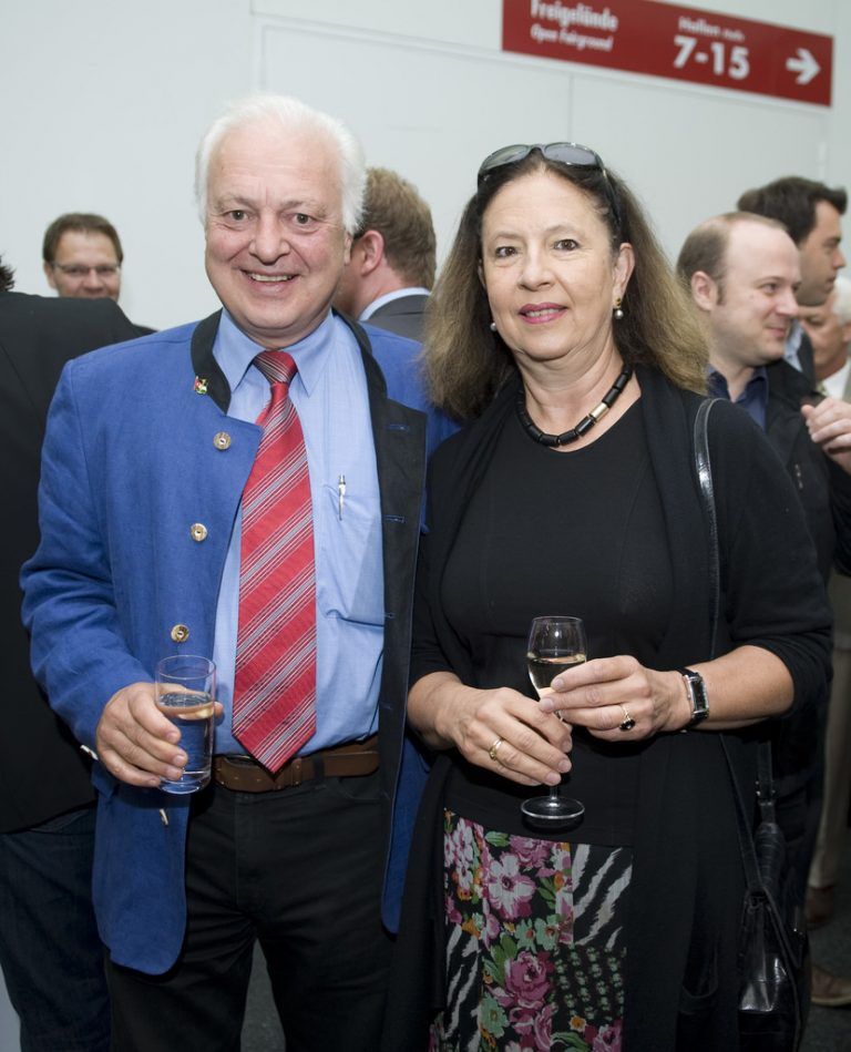 Chirurg und Konsul (Jordanien)Manfred Rützler mit Rosemarie.