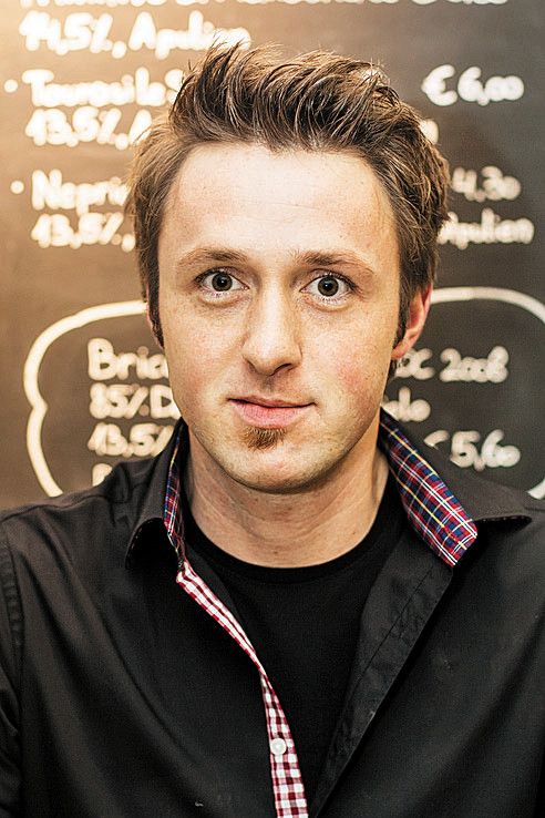 Christian Scheidbach,ServiceIch bediene unsere Kunden, richte die Geschenkskörbe her und helfe im Verkauf. Wir bieten hier wirklich gute Produkte an. Die Arbeit macht mir sehr viel Spaß.