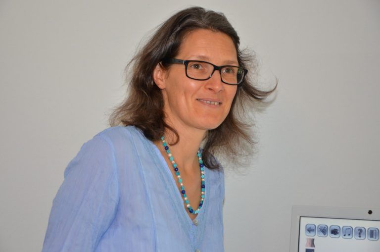 Christine Elmenreich, Therapeutin. Wir können durch unsere Arbeit vielen Menschen das Leben erleichtern, sei es durch Schmerzlinderung oder anästhetische Behandlung.