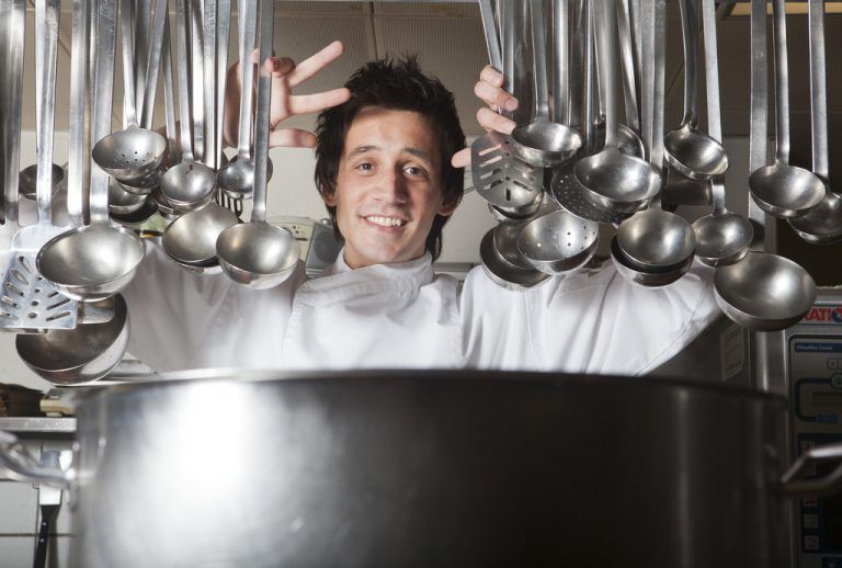 Christoph Marte hat mit 23 Jahren bereits zwei Hauben im Gault Millau erkocht.  Foto: VN/Hartinger