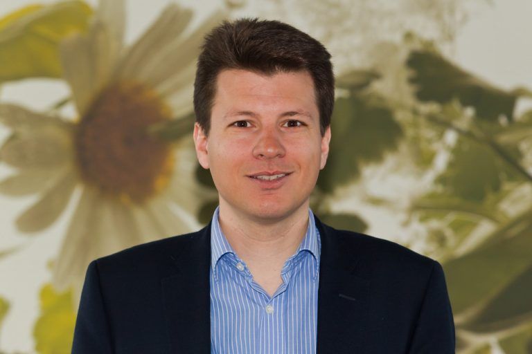 Christoph Winder (VP): Wir haben einen gut verankerten Landtag, dessen Mitglieder mitten im Land leben und die Herausforderungen kennen. Die Alternative wäre eine zentrale Steuerung der Länder. Es gäbe keine demokratisch legitimierte und damit dem Landesbürger verantwortliche Budget-, Gesetzgebungs- und Kontrollkompetenz mehr. Ich kenne wenige Menschen, die von der Bundespolitik so begeistert sind, dass sie sich einen noch stärkeren Durchgriff wünschen. Argumentiert wird oft mit möglichen Kosteneinsparungen. Dazu muss man wissen, dass der Vorarlberger Landtag 0,45 Prozent des Gesamtbudgets oder jeden Einwohner Vorarlbergs monatlich etwas mehr als einen Euro kostet. Zu befürworten ist hingegen eine Stärkung der Länder – etwa durch das Einheben von Steuern.